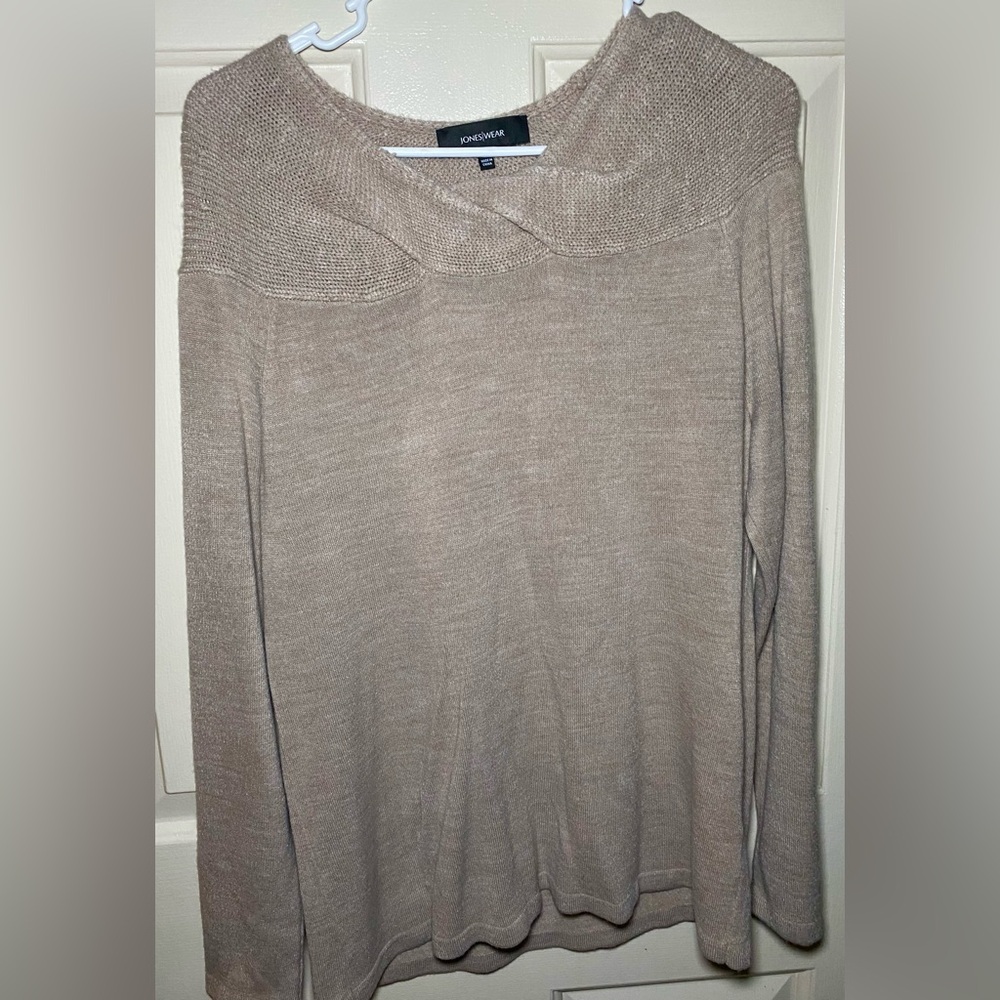 Jones Wear Women's Size L‎ Beige Cowl Scalloped Neck Knit Pullover Sweater Top